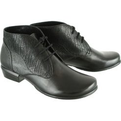 PIAZZA 961866-1 schwarz, botki damskie. Botki damskie Piazza, ze skóry, na niskim obcasie, na obcasie, na sznurówki. Za 429,90 zł.