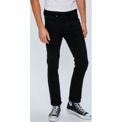 Guess Jeans - Jeansy Angels. Czarne jeansy męskie relaxed fit marki Guess Jeans, z aplikacjami, z bawełny. W wyprzedaży za 269,90 zł.