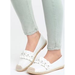 Białe Espadryle How Hard. Białe espadryle damskie Born2be, bez wzorów, bez obcasa, na płaskiej podeszwie. Za 59,99 zł.