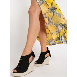 Czarne Sandały Elassia. Czarne koturny damskie Renee, bez wzorów, bez obcasa, na koturnie, bez zapięcia. Za 109,99 zł.