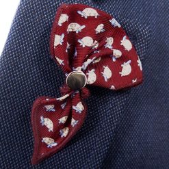Bordowa wpinka do butonierki w żółwie W34. Czerwone marynarki męskie Modini Moda Męska, m, bez wzorów, casualowe. Za 26,10 zł.