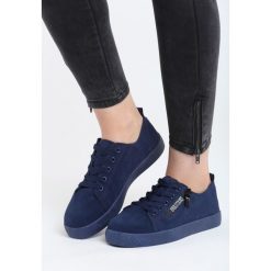 Granatowe Trampki Young For Love. Niebieskie trampki i tenisówki damskie Born2be, z nadrukiem, na sznurówki. Za 49,99 zł.