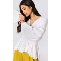 Bluzki damskie: NA-KD Boho Bluzka z bufiastym rękawem – White