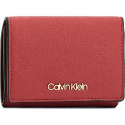Portfele damskie: Mały Portfel Damski CALVIN KLEIN BLACK LABEL – Ck Candy Small Walle K60K604339 627