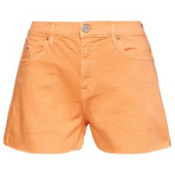 Szorty jeansowe Tommy Jeans Denim Hotpants Mlnc DW0DW08236. Pomarańczowe szorty damskie Tommy Jeans, bez wzorów, z elastanu. Za 349,00 zł.