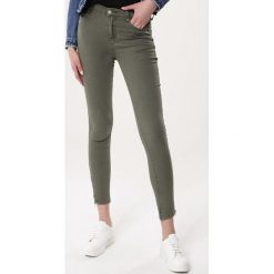 Zielone Spodnie Flirty. Zielone spodnie damskie Born2be, s. Za 49,99 zł.