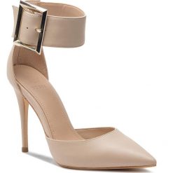 Szpilki GUESS - FL5OVE LEA08 CREAM IVORY. Brązowe półbuty damskie Guess, z aplikacjami, ze skóry ekologicznej, bez obcasa, na obcasie, bez zapięcia. W wyprzedaży za 499,00 zł.