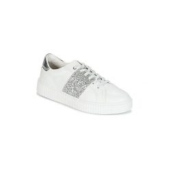 Buty Marco Tozzi RAPER. Białe trampki i tenisówki damskie marki Marco Tozzi, bez wzorów, bez zapięcia. Za 159,92 zł.