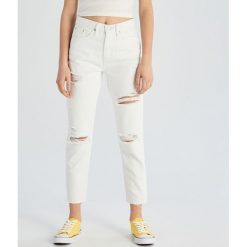 Jeansy mom fit z przetarciami - Biały. Białe jeansy mom damskie Sinsay. Za 59,99 zł.