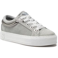 Tenisówki GUESS - FL5LY3 FAM12 SILVE. Szare półbuty damskie Guess, z aplikacjami, z gumy, bez obcasa, na płaskiej podeszwie, bez zapięcia. W wyprzedaży za 279,00 zł.