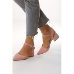 Różowe Sandały Nonfeeling. Różowe sandały damskie Born2be, w paski, eleganckie, z okrągłym noskiem, na niskim obcasie, z paskami. Za 79,99 zł.
