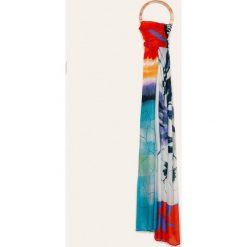 Desigual - Szal. Niebieskie szaliki damskie Desigual, bez wzorów, z poliesteru. Za 149,90 zł.