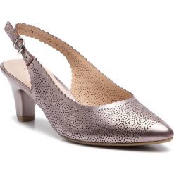 Sandały CAPRICE - 9-29601-22 Soft Pink Met. 596. Różowe klapki damskie Caprice, bez wzorów, ze skóry, bez obcasa. W wyprzedaży za 179,00 zł.