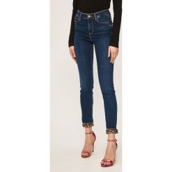 Guess Jeans - Jeansy. Niebieskie jeansy damskie z podwyższonym stanem. W wyprzedaży za 299,90 zł.
