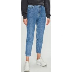 Review - Jeansy. Niebieskie jeansy damskie Review, bez wzorów, z bawełny, z podwyższonym stanem. W wyprzedaży za 119,90 zł.