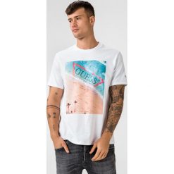 Guess Koszulka Biały. Białe podkoszulki męskie Guess, xxl, z nadrukiem, z bawełny, bez kołnierzyka, krótkie. Za 159,95 zł.