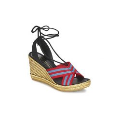 Sandały Marc Jacobs DANI. Brązowe sandały damskie marki Marc Jacobs, bez wzorów, bez obcasa, bez zapięcia. Za 1127,20 zł.