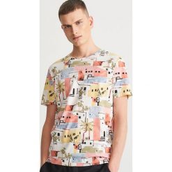 T-shirt z abstrakcyjnym printem - Kremowy. Białe t-shirty męskie Reserved, xl, bez wzorów, bez kołnierzyka. Za 49,99 zł.