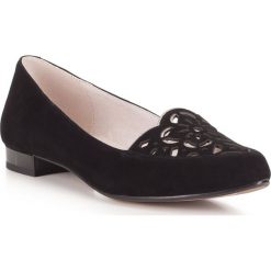 Buty damskie. Czarne baleriny damskie Wittchen, bez wzorów, ze skóry, bez obcasa, na płaskiej podeszwie. W wyprzedaży za 289,90 zł.