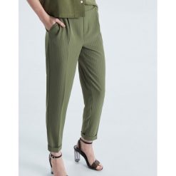 Spodnie tailoring - Khaki. Brązowe spodnie damskie marki Cropp. Za 79,99 zł.
