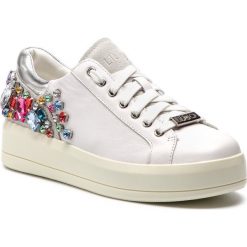 Sneakersy LIU JO - Kim 8 B19017 PX026 White 01111. Białe półbuty damskie marki Liu Jo, bez wzorów, z zamszu, bez obcasa, na płaskiej podeszwie, na sznurówki. Za 779,00 zł.