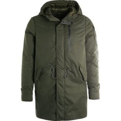 Parki męskie: Chasin’ TRASHER Parka army in the city