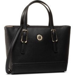 Torebka TOMMY HILFIGER - Honey Small Tote AW0AW07932 BDS. Czarne torebki klasyczne damskie TOMMY HILFIGER, bez wzorów, ze skóry ekologicznej, eleganckie, bez dodatków. Za 649,00 zł.