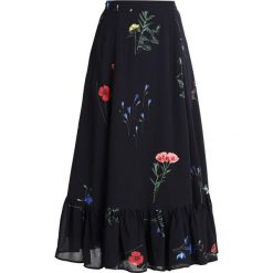 IVY & OAK WRAP SKIRT VOLANT Spódnica z zakładką black. Czarne spódniczki trapezowe marki IVY & OAK, z wiskozy. W wyprzedaży za 471,20 zł.