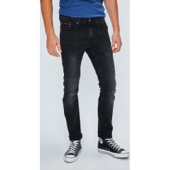 Mustang - Jeansy Biker Denim. Czarne jeansy męskie marki Mustang. W wyprzedaży za 219,90 zł.
