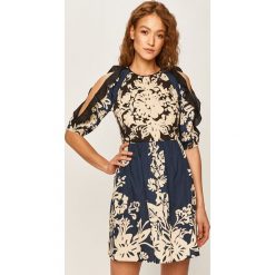 Red Valentino - Sukienka. Niebieskie sukienki damskie Red Valentino, bez wzorów, z bawełny, z okrągłym kołnierzem, bez rękawów, mini, rozkloszowane. Za 2229,00 zł.