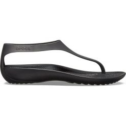 Crocs Serena Flip 205468-060. Klapki damskie Crocs, w paski, eleganckie, bez obcasa, z paskami. W wyprzedaży za 119,99 zł.