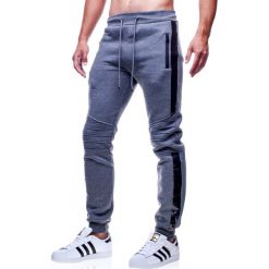 Spodnie męskie joggery szare Recea. Szare spodnie męskie Recea, s, bez wzorów, z bawełny, sportowe. W wyprzedaży za 49,99 zł.