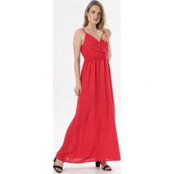 Czerwona Sukienka Analori. Czerwone sukienki damskie Born2be, s, bez wzorów, bez kołnierzyka, bez rękawów, maxi. W wyprzedaży za 69,99 zł.