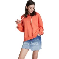Desigual bluza damska Love Al Cubo 20SWSK08 L łososiowa. Różowe bluzy damskie Desigual, l, bez wzorów, z bawełny, bez rękawów, z kapturem. Za 439,00 zł.