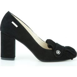Czarne czółenka z grzebieniem - skóra naturalna - model 043 - kolor czarny welur. Czarne czółenka damskie Zapato, na co dzień, bez wzorów, z jeansu, z okrągłym noskiem, bez obcasa, na obcasie. W wyprzedaży za 191,40 zł.