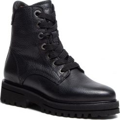 Trapery MARC O'POLO - 007 15966302 155 Black 990. Czarne trapery damskie Marc O'Polo, ze skóry, bez obcasa, bez zapięcia. Za 779,00 zł.