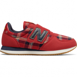 New Balance KV220RCP. Brązowe buty chłopięce sportowe marki New Balance, na lato, z materiału. W wyprzedaży za 119,99 zł.