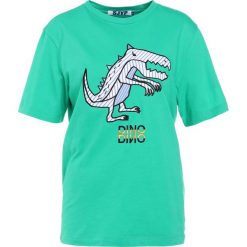 T-shirty damskie: Steve J & Yoni P / SJYP DINO Tshirt z nadrukiem green