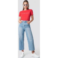 Glamorous Szerokie jeansy - Blue. Niebieskie spodnie damskie z wysokim stanem marki Glamorous, z podwyższonym stanem. Za 202,95 zł.