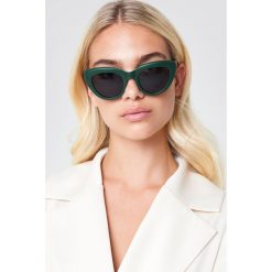 NA-KD Accessories Okulary przeciwsłoneczne kocie oczy - Green. Zielone okulary przeciwsłoneczne damskie marki NA-KD Accessories. W wyprzedaży za 30,47 zł.