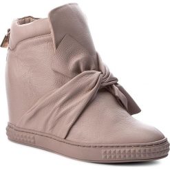 Sneakersy CARINII - B4096 K14-000-PSK-B88. Różowe półbuty damskie Carinii, bez wzorów, ze skóry, bez obcasa, na koturnie, bez zapięcia. W wyprzedaży za 239,00 zł.