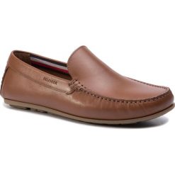 Mokasyny TOMMY HILFIGER - Smooth Leather Driver FM0FM02249 Cognac 606. Pomarańczowe mokasyny męskie ze skóry, klasyczne. W wyprzedaży za 449,00 zł.
