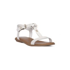 Sandały Tommy Hilfiger 121 LEATHER SANDAL. Białe sandały damskie TOMMY HILFIGER, bez wzorów, bez obcasa, bez zapięcia. Za 295,72 zł.