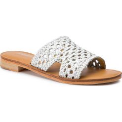 Klapki EMU AUSTRALIA - Kadina W11942 White. Białe klapki damskie EMU Australia, bez wzorów, ze skóry, bez obcasa, na obcasie. W wyprzedaży za 299,00 zł.