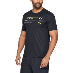 Under Armour Run Koszulka Czarny. Czarne podkoszulki męskie Under Armour, s, z nadrukiem, z poliesteru, z krótkim rękawem. Za 137,95 zł.
