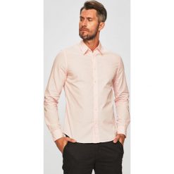 Calvin Klein Jeans - Koszula. Różowe koszule męskie Calvin Klein Jeans, xl, bez wzorów, z bawełny, klasyczne, z klasycznym kołnierzykiem, z długim rękawem. W wyprzedaży za 159,90 zł.