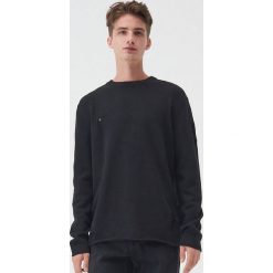Sweter z rozdarciami - Czarny. Czarne swetry męskie Sinsay, s, bez wzorów, bez kołnierzyka, bez kaptura. Za 59,99 zł.