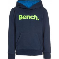 Bench CORE HOODY Bluza z kapturem dark navy blue. Niebieskie bluzy męskie Bench, z bawełny, z kapturem. W wyprzedaży za 152,10 zł.
