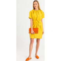 SUKIENKA CAIO WEEKEND MAX MARA. Sukienki damskie Weekend Max Mara, bez wzorów, eleganckie, bez kołnierzyka, bez rękawów. Za 1219,00 zł.