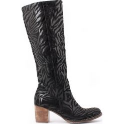 Kozaki - skóra naturalna - model 154 - kolor czarny zebra. Czarne kozaki damskie Zapato, do pracy, na lato, ze skóry, biznesowe, na wysokim obcasie, na obcasie, bez zapięcia. W wyprzedaży za 366,75 zł.